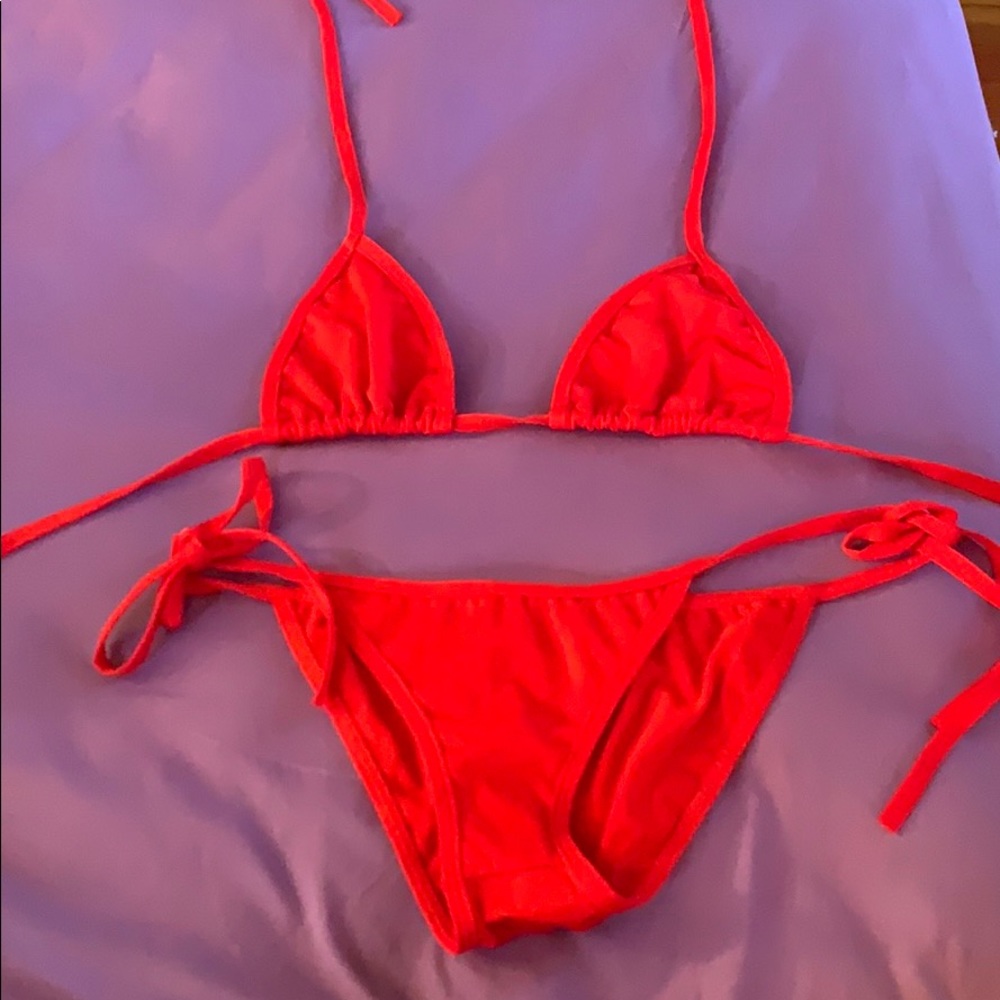 Red Bikini, New